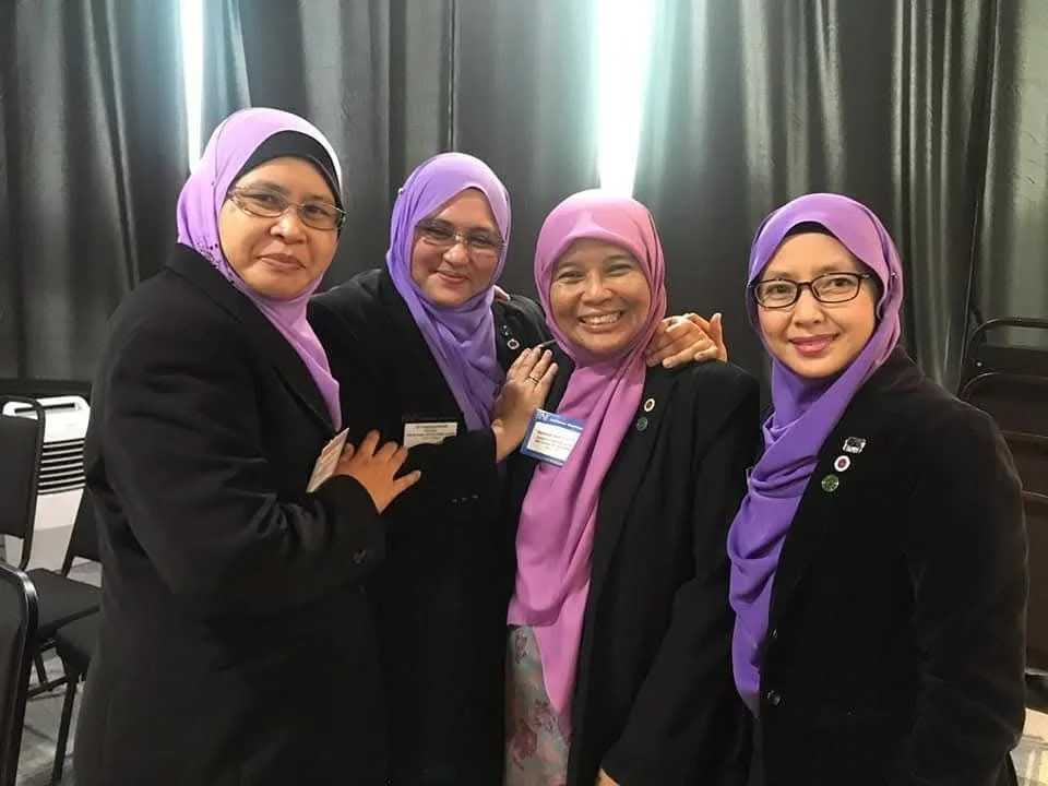 Empat peserta bergambar bersama